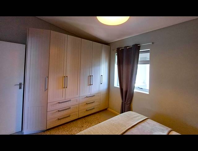 M² LODGE FOR SALE IN KLEINMOND CENTRAL